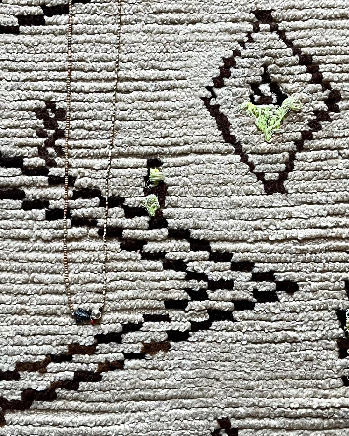 Collar Arcilla con Mosca Afgana
