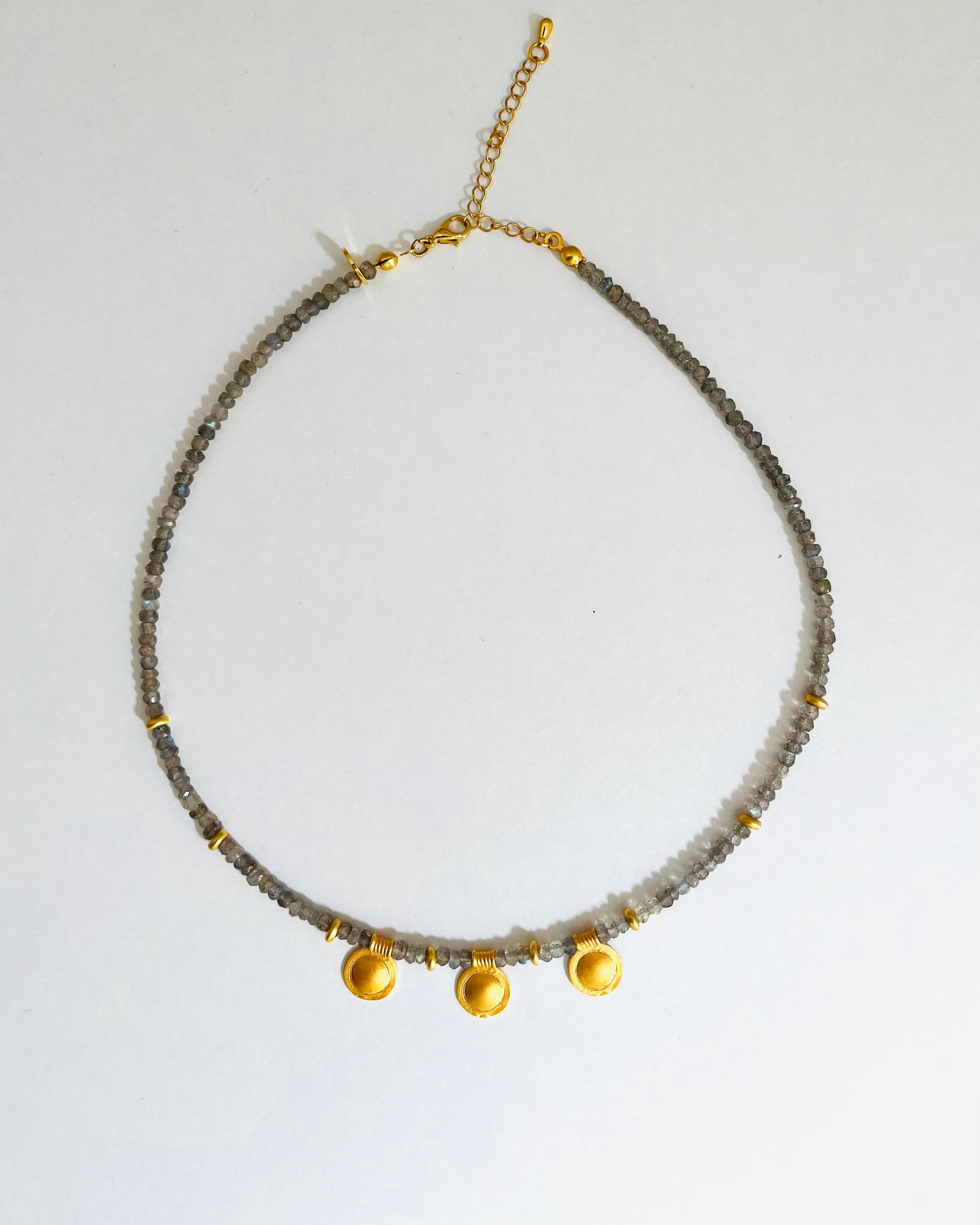 Collar Petra III