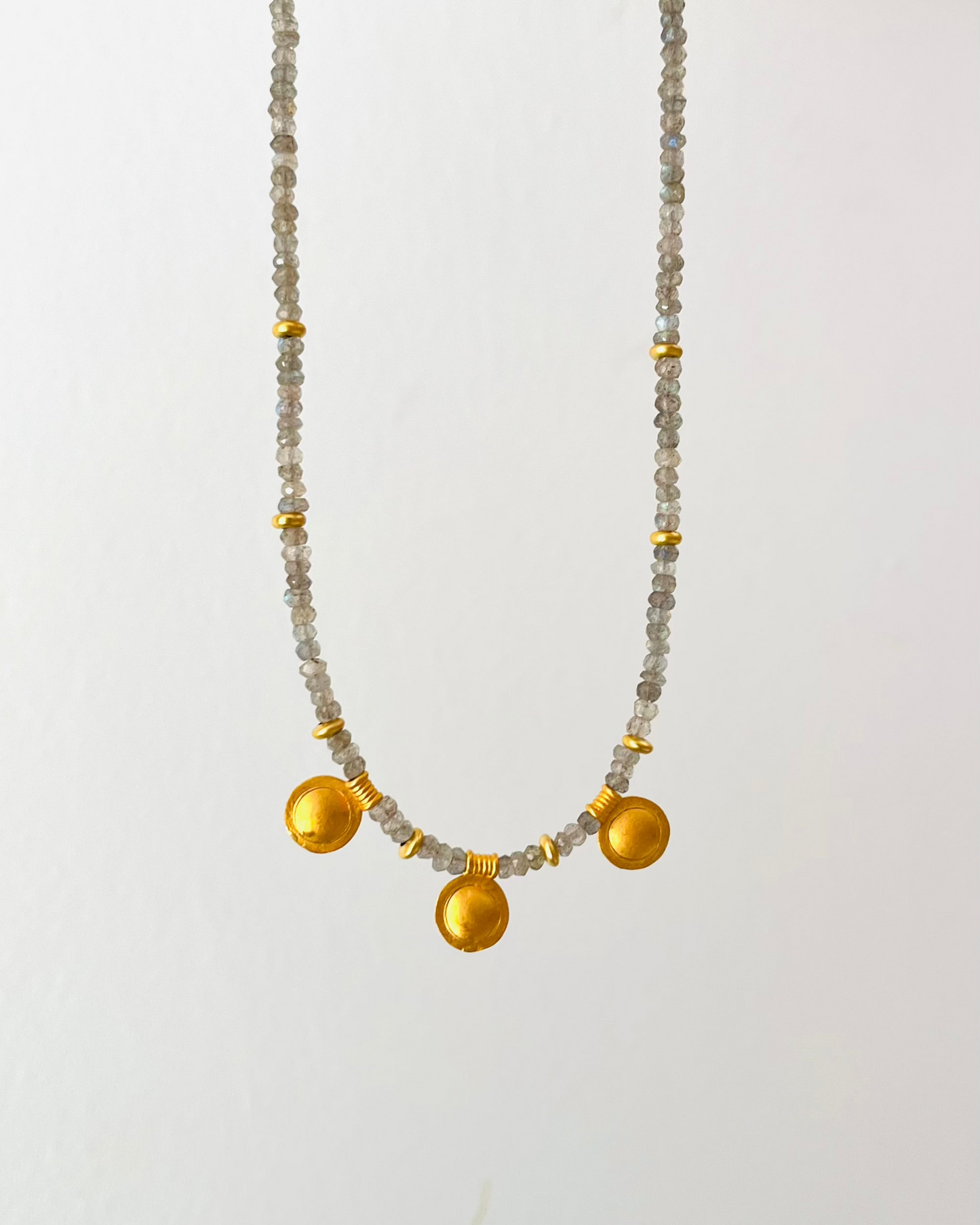 Collar Petra III