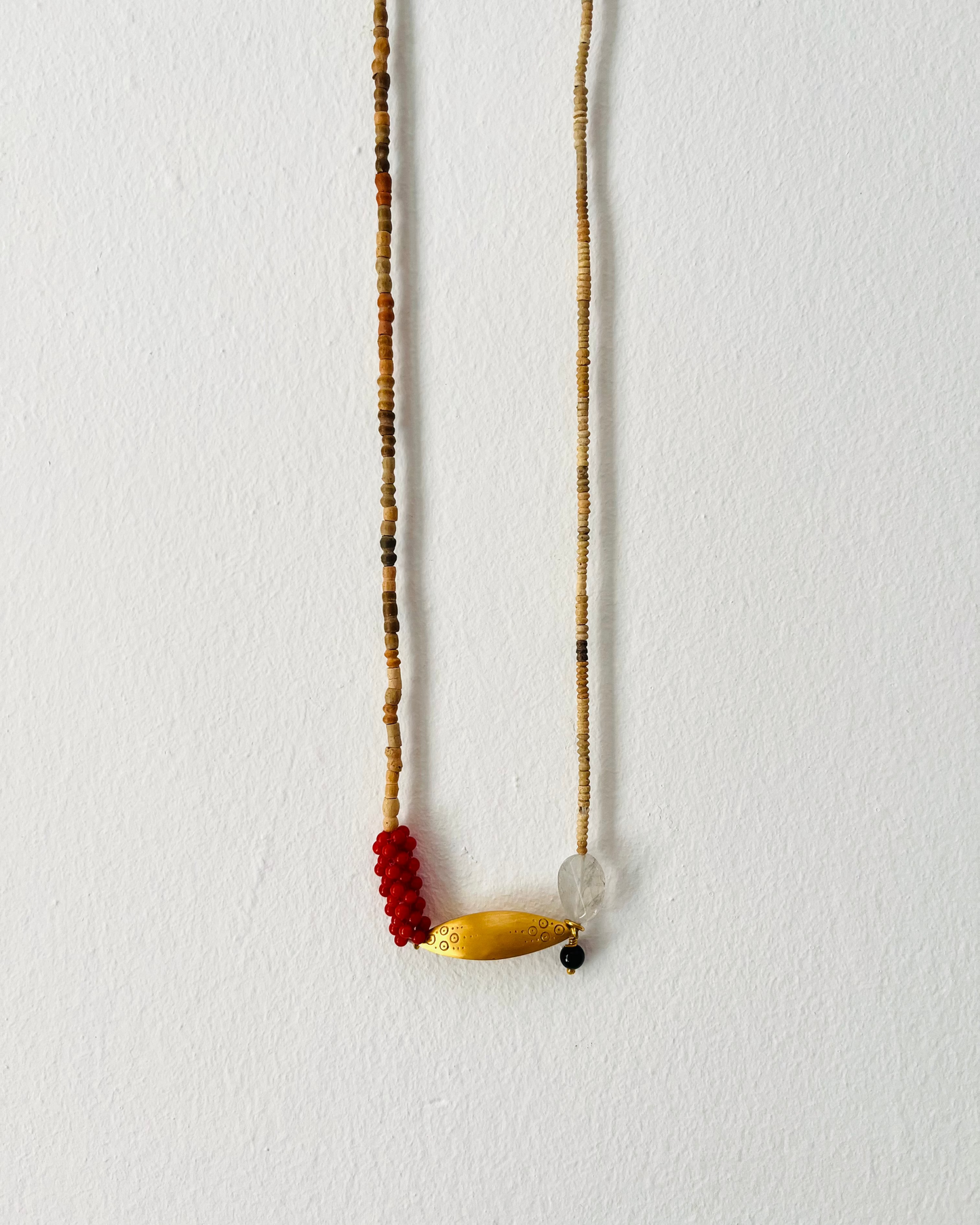 Collar Arcilla y Vaina dorada