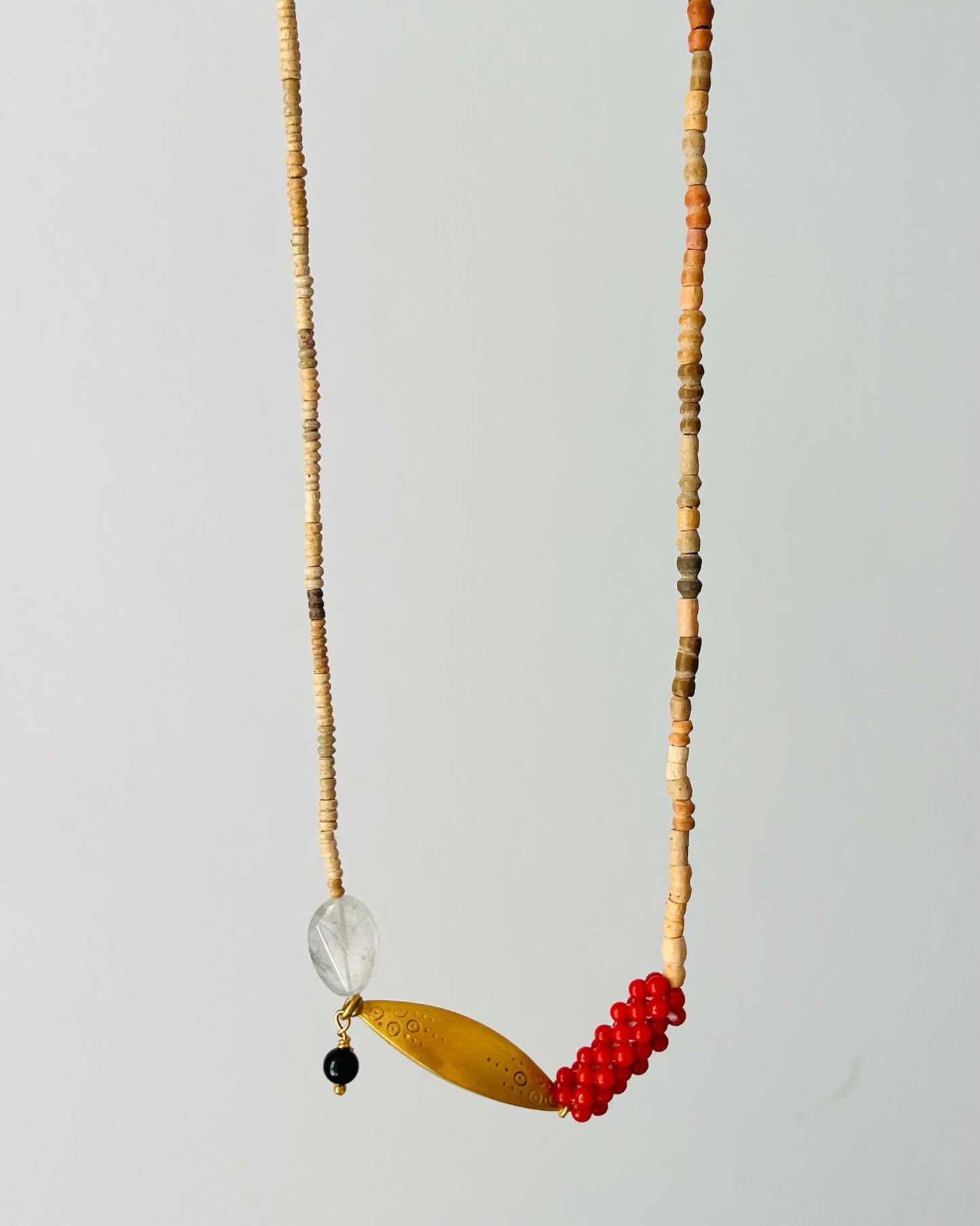 Collar Arcilla y Vaina dorada